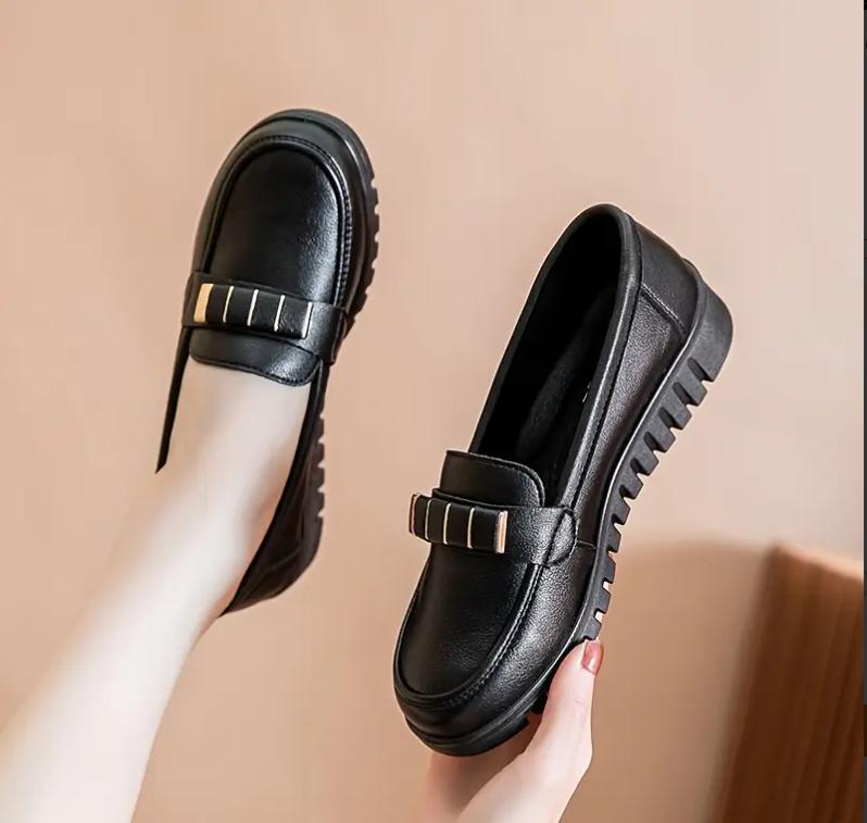 Zapatos de madre de cuatro piezas con punta redonda
