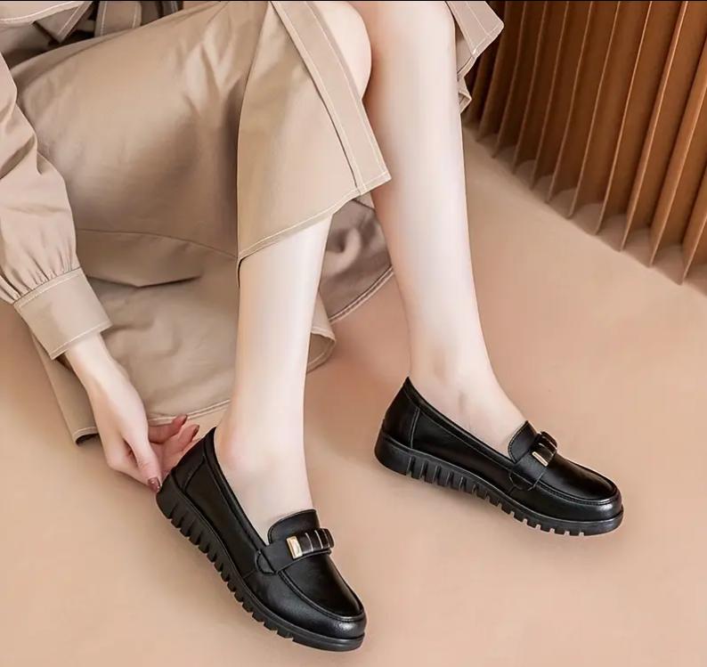 Zapatos de madre de cuatro piezas con punta redonda
