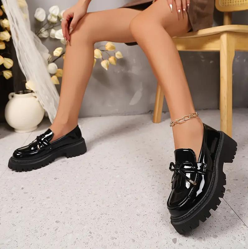 Zapatos de plataforma con borlas de charol