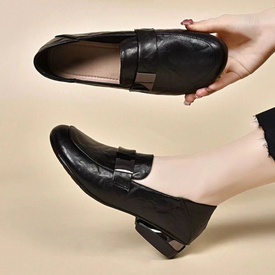 Zapatos de piel de tacón bajo con raya metálica