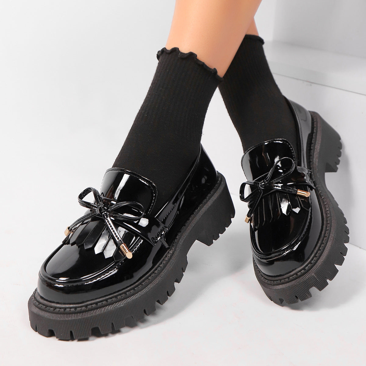 Zapatos de plataforma con borlas de charol