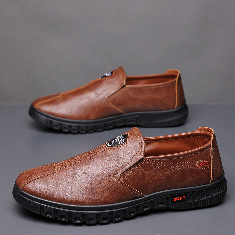 Zapatos de hombre cómodos y prácticos de piel auténtica.