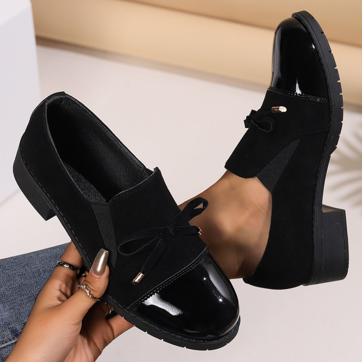 Zapatos de piel con lazo, punta redonda y tacón grueso