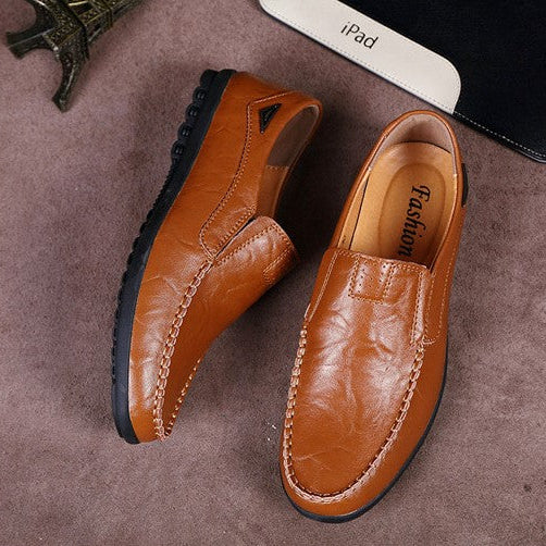 Zapatos de cuero para hombre de negocios con logotipo triangular