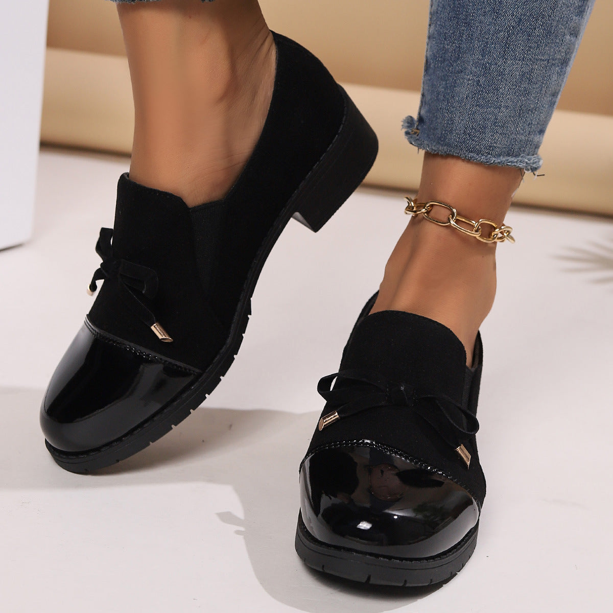 Zapatos de piel con lazo, punta redonda y tacón grueso