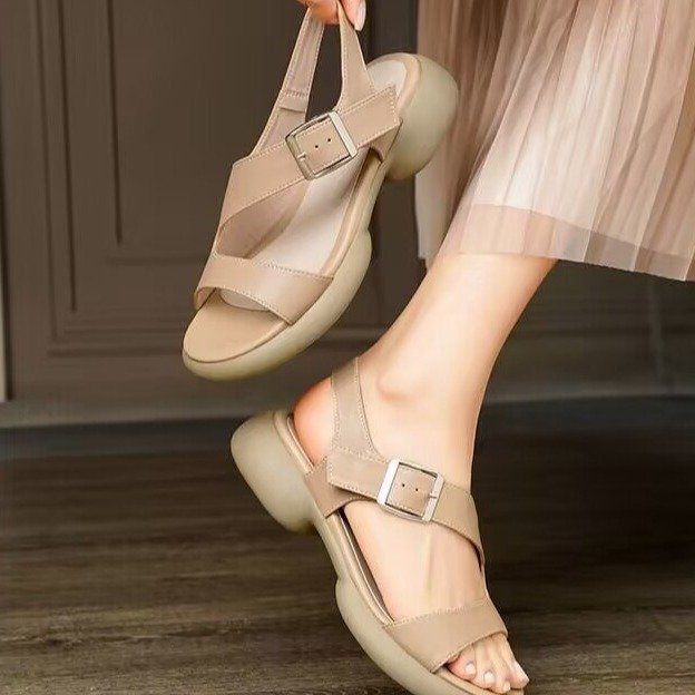 Sandalias con tiras cruzadas y punta abierta