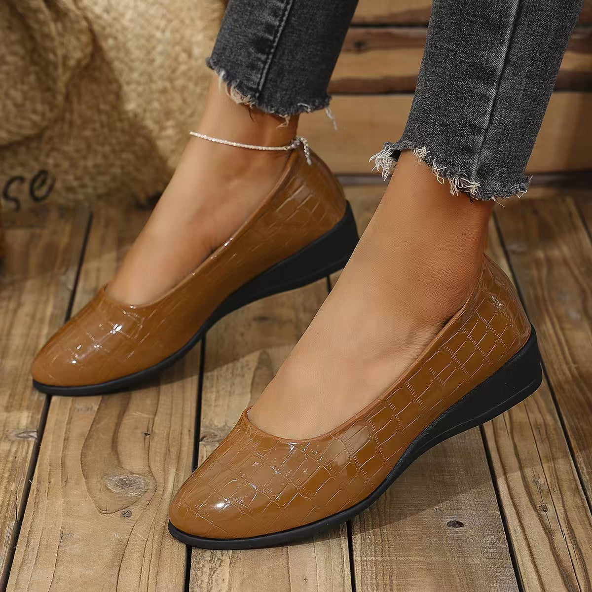 Zapatos de piel puntiagudos con estampado de cocodrilo