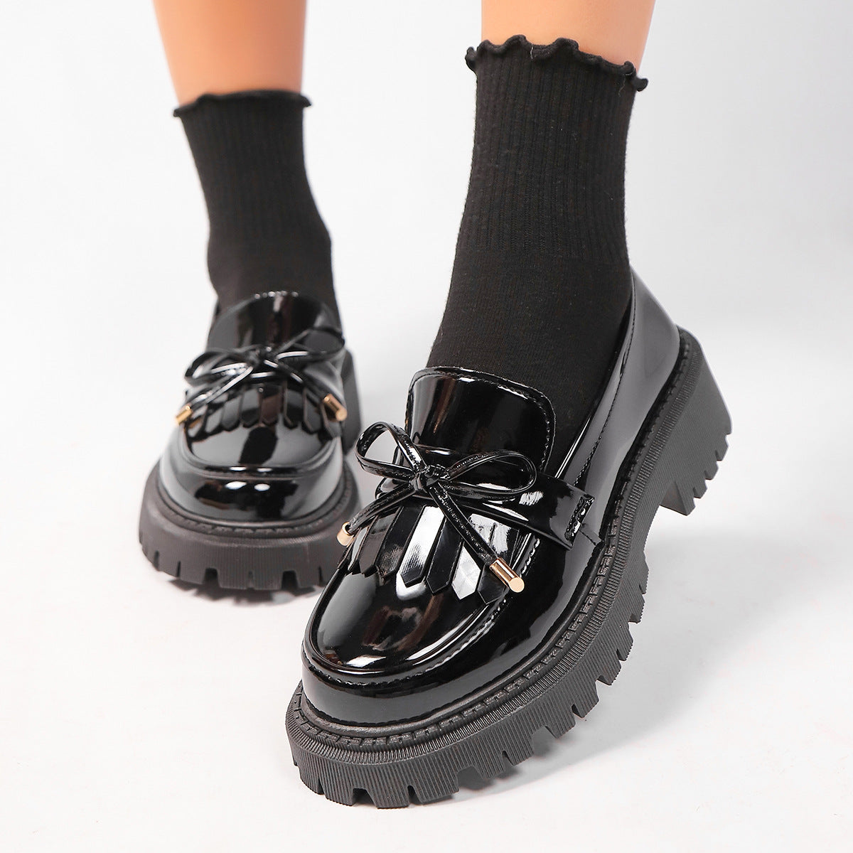 Zapatos de plataforma con borlas de charol