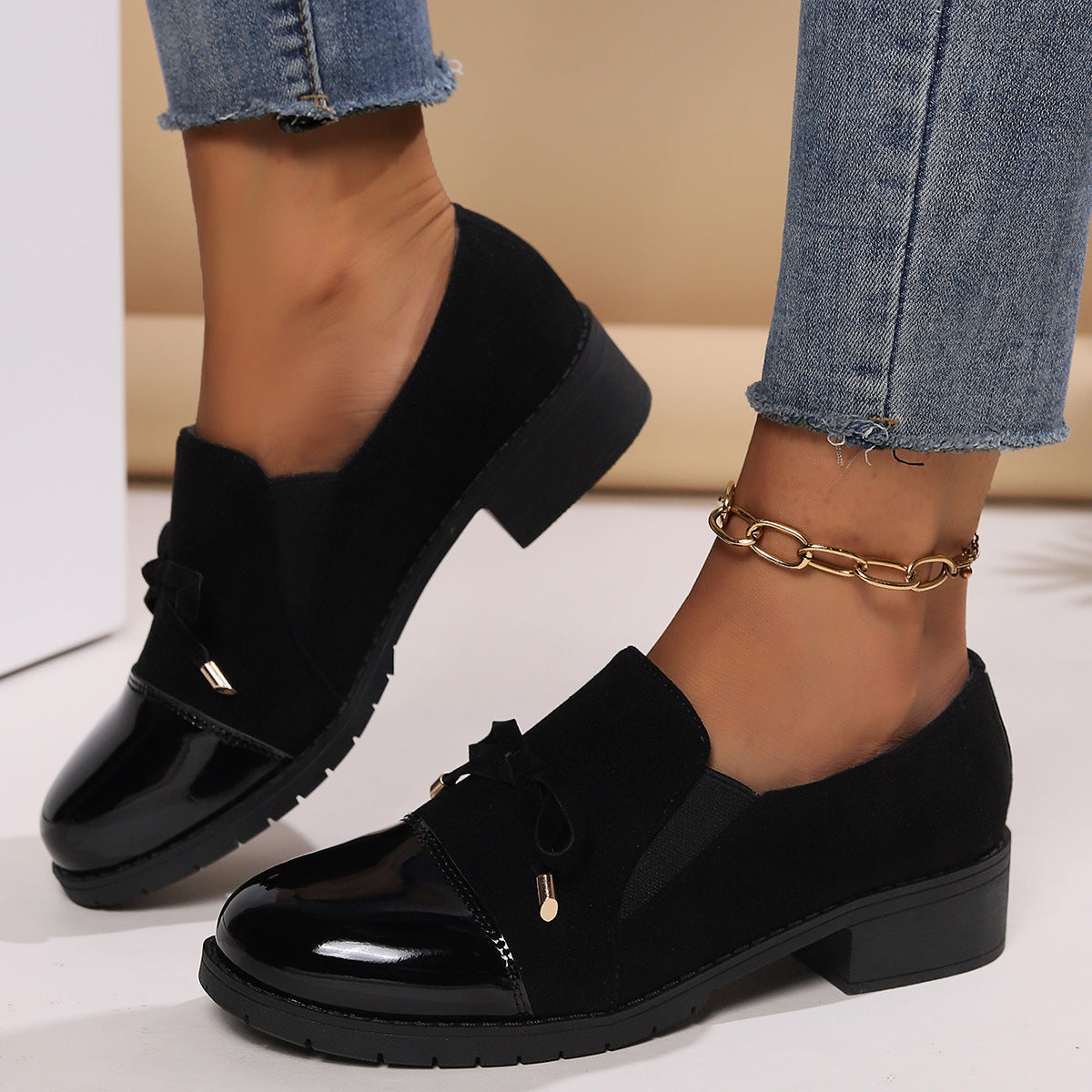 Zapatos de piel con lazo, punta redonda y tacón grueso