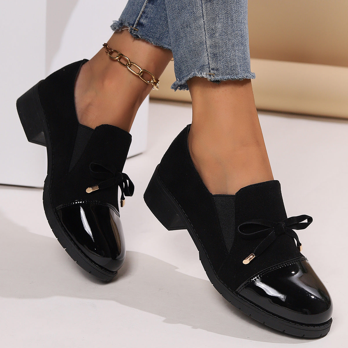Zapatos de piel con lazo, punta redonda y tacón grueso