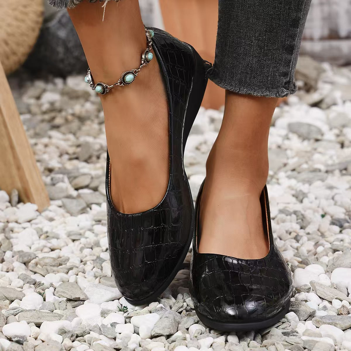 Zapatos de piel puntiagudos con estampado de cocodrilo