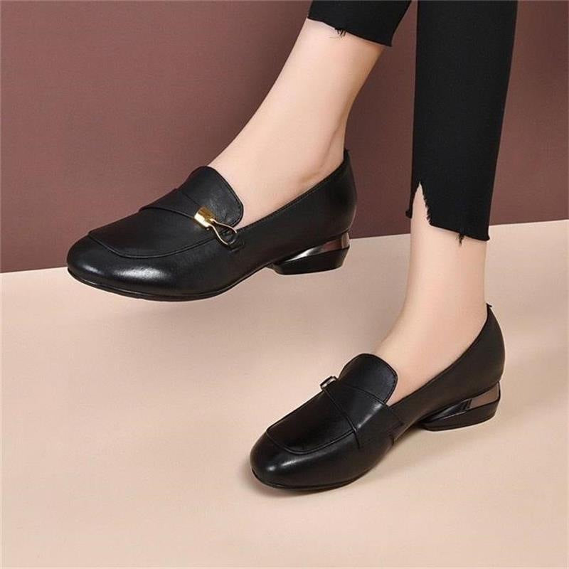 Zapatos sin cordones con hebilla de metal biselado para mamás