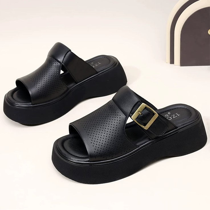 Sandalias de plataforma versátiles con recortes