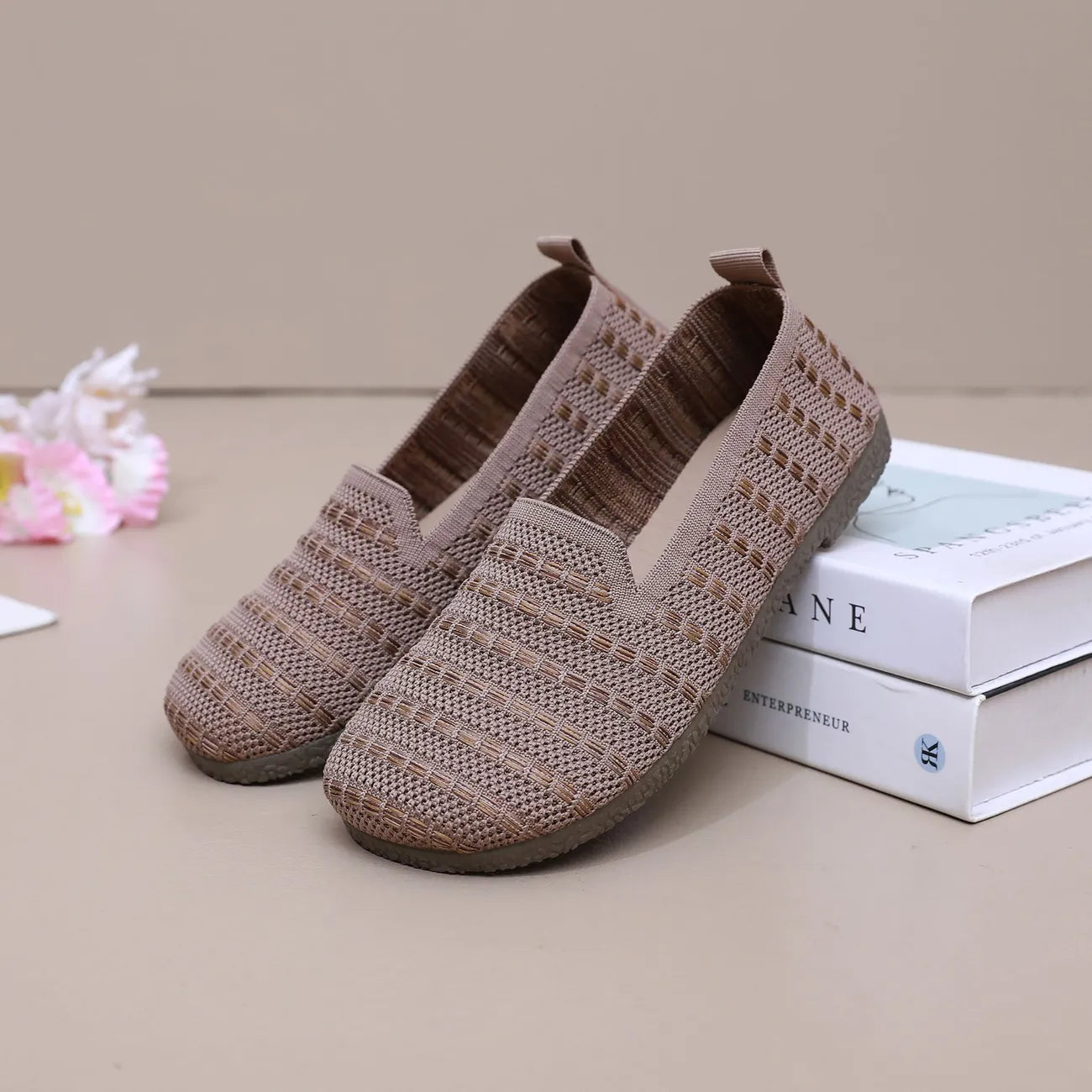 Zapatos casuales populares para madres, ligeros y de suela blanda