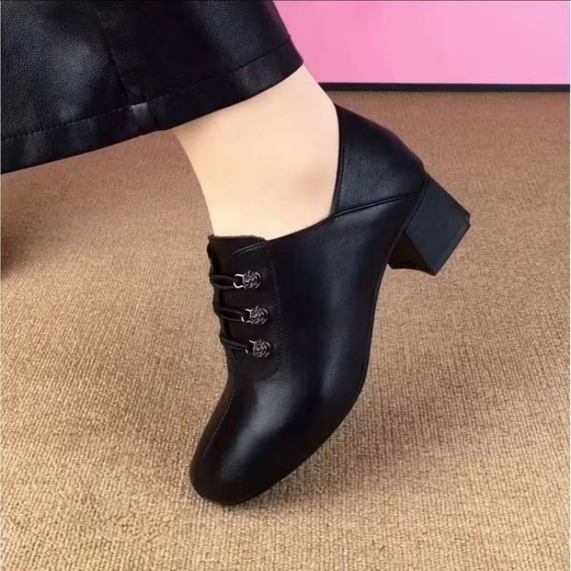 Tacones gruesos con corte profundo