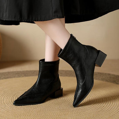 Botas de moda con puntera afilada