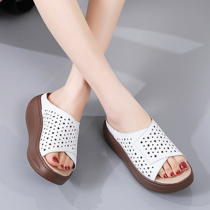 Sandalias de plataforma adecuadas para madres de mediana edad.