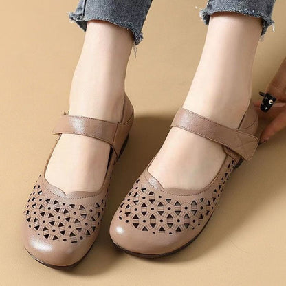 Zapatos con suela de piel de vaca y agujeros