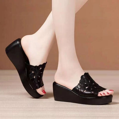 Sandalias de plataforma estampadas con puntera abierta