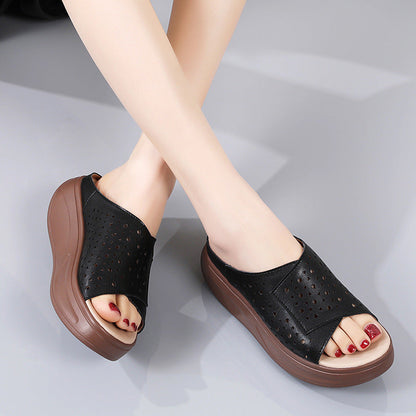 Sandalias de plataforma adecuadas para madres de mediana edad.