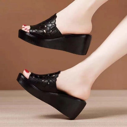 Sandalias de plataforma estampadas con puntera abierta