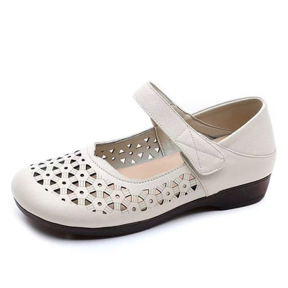Zapatos con suela de piel de vaca y agujeros