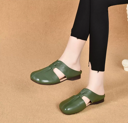 Nuevas pantuflas cerradas de suela blanda.