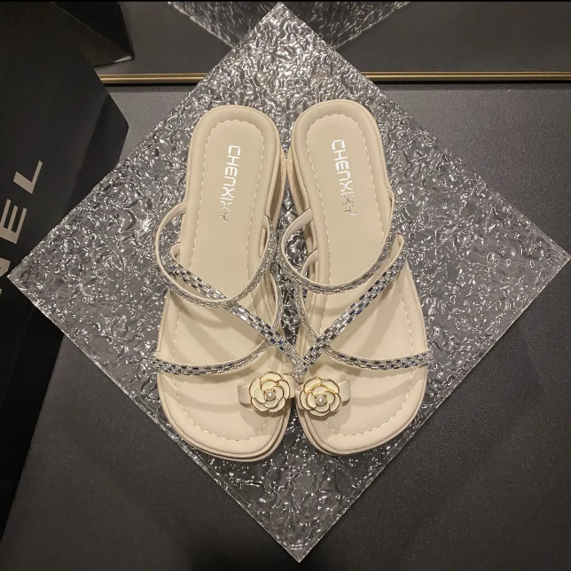 Nuevas sandalias de diamantes 2025