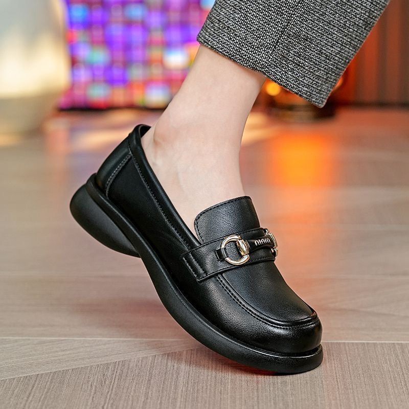 Zapatos de cuero de suela gruesa, fabricados con piel de vacuno de primera calidad.