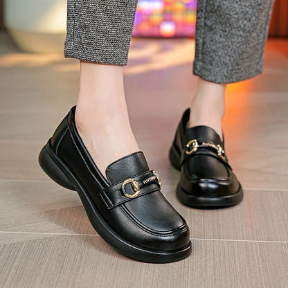 Zapatos de cuero de suela gruesa, fabricados con piel de vacuno de primera calidad.