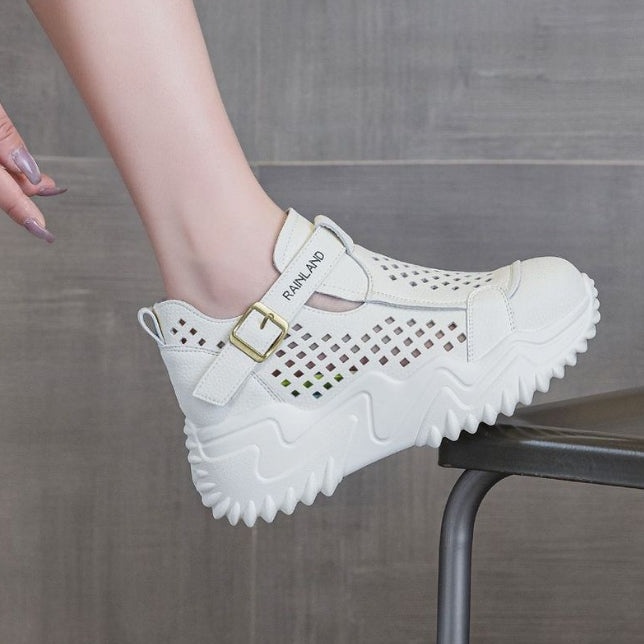 Zapatos de plataforma con perforaciones
