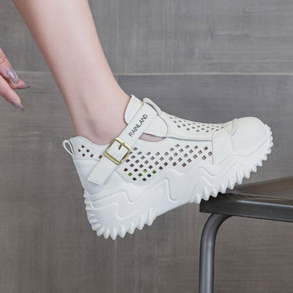 Zapatos de plataforma con perforaciones