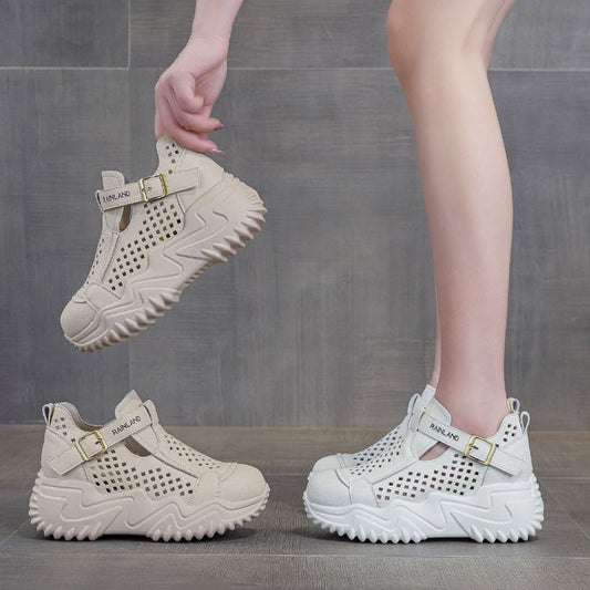 Zapatos de plataforma con perforaciones