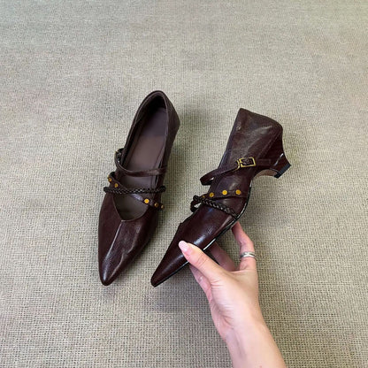 Zapatos planos con hebilla y punta afilada