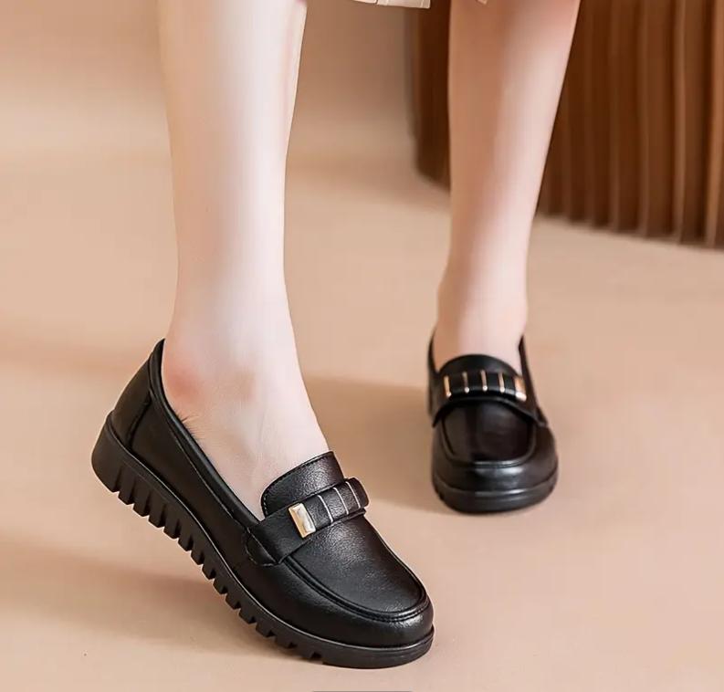 Zapatos de madre de cuatro piezas con punta redonda