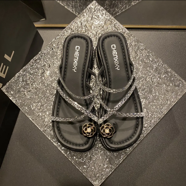 Nuevas sandalias de diamantes 2025