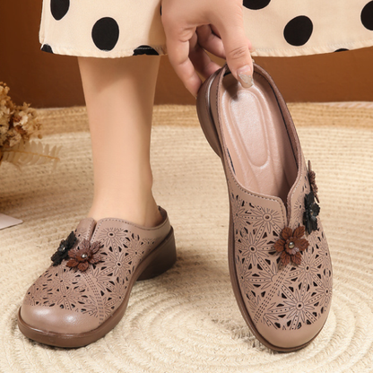 Tacones de cuña huecos antideslizantes con parte trasera cerrada.