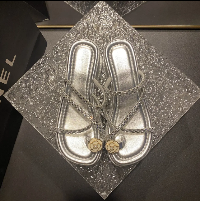 Nuevas sandalias de diamantes 2025