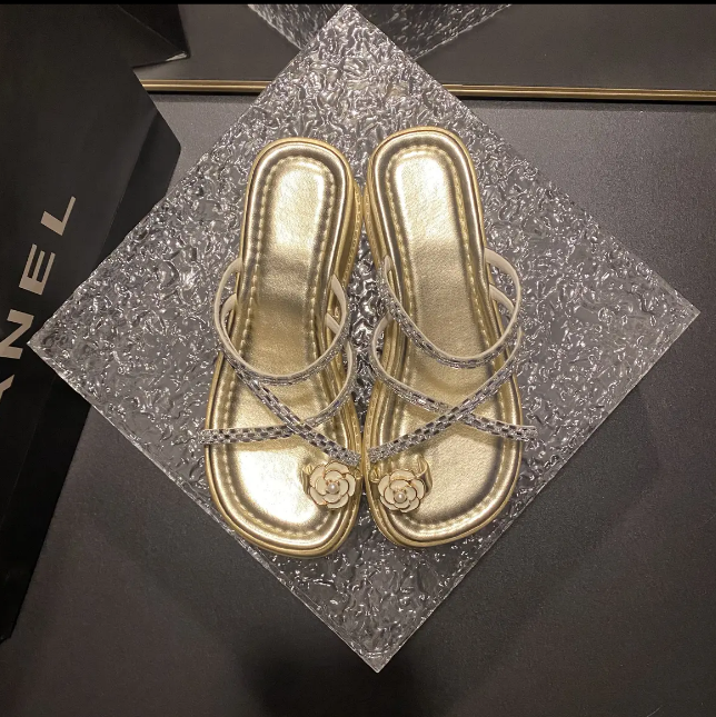 Nuevas sandalias de diamantes 2025