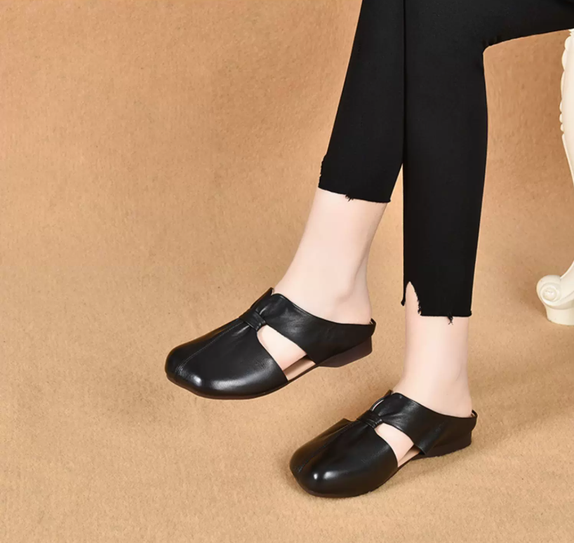 Nuevas pantuflas cerradas de suela blanda.