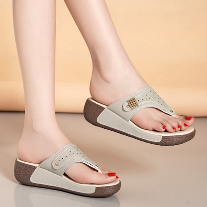 Sandalias de piel suave con suela gruesa