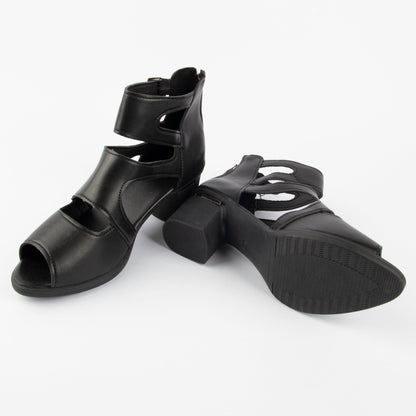 Zapatos de tacón alto romanos de piel suave con diseño de punta abierta.