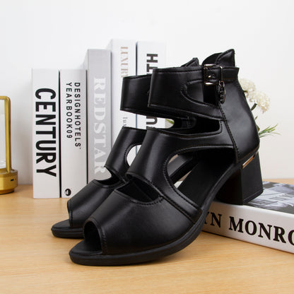 Zapatos de tacón alto romanos de piel suave con diseño de punta abierta.
