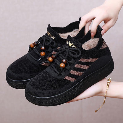 Zapatos de suela gruesa y forrados de vellón