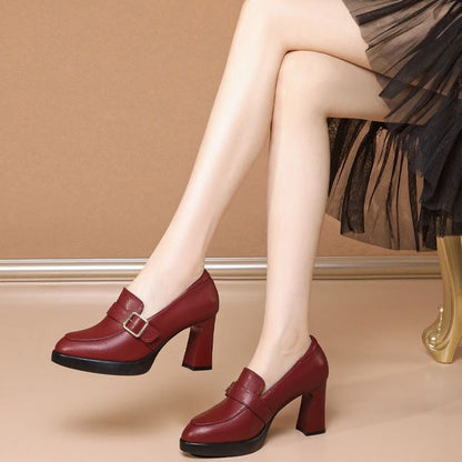 Zapatos de piel de tacón alto con hebilla cuadrada