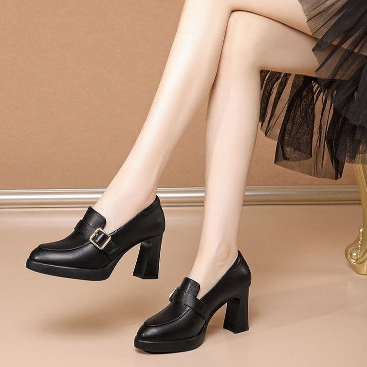 Zapatos de piel de tacón alto con hebilla cuadrada