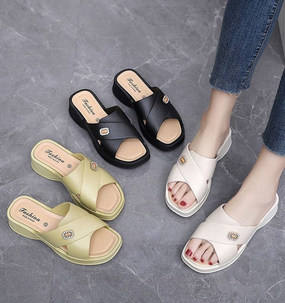 Sandalias de cuña con diamantes cuadrados