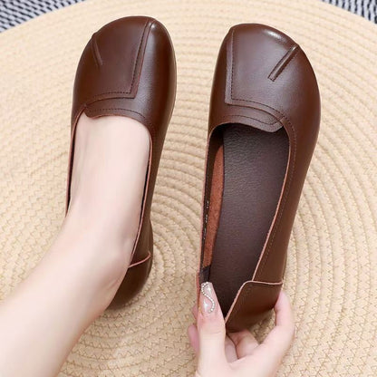 Zapatos cómodos de cuero con suela blanda y punta redonda