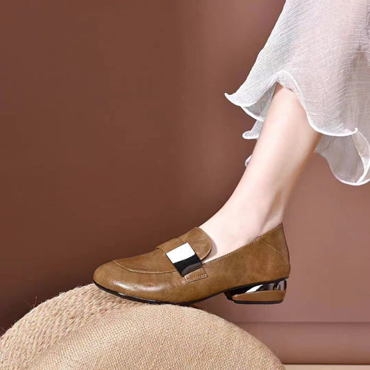 Zapatos de piel de tacón bajo con raya metálica