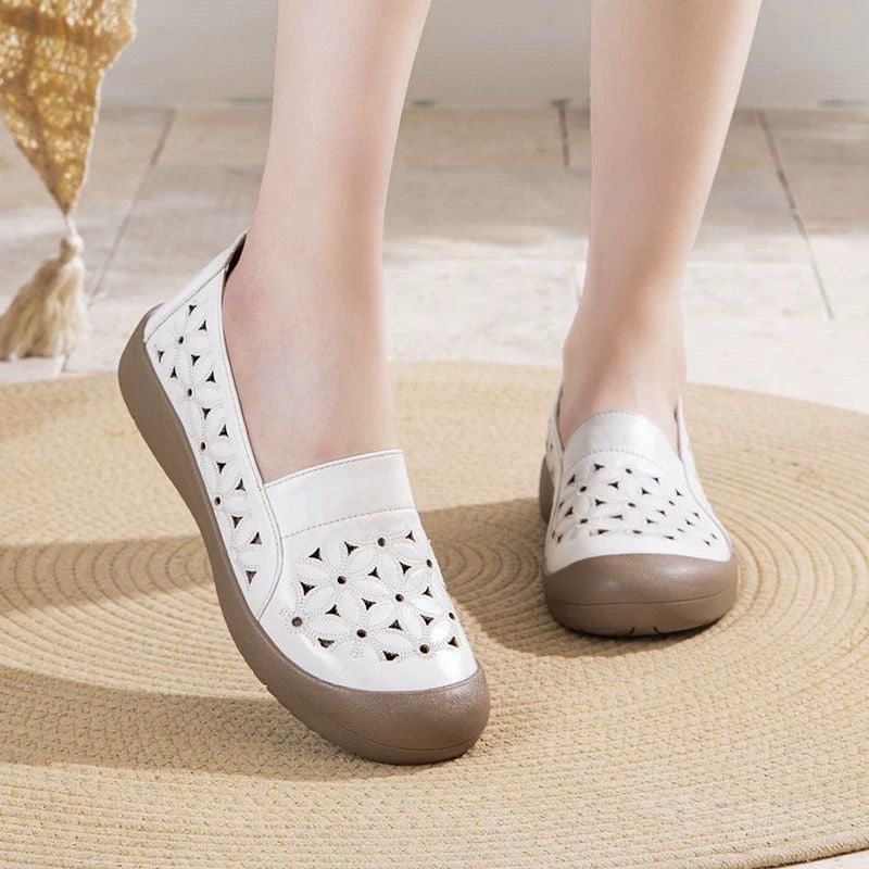 Zapatos planos calados y cómodos